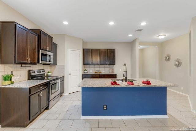 428 KINGS WAY, Cibolo, TX 78108