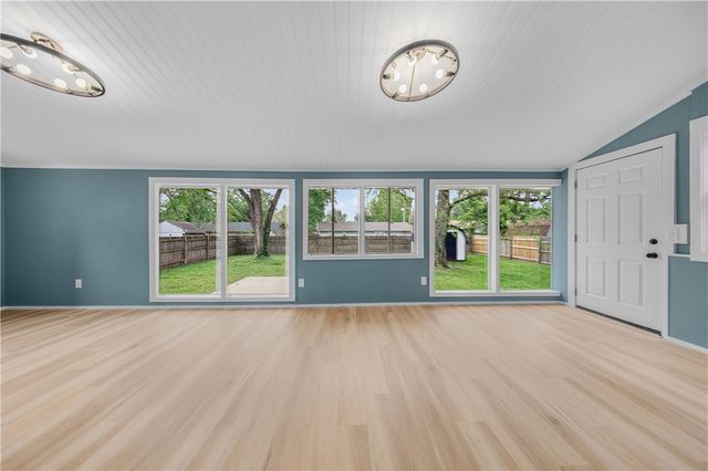 2107 Douglas Street, Bentonville, AR 72712