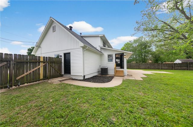 2107 Douglas Street, Bentonville, AR 72712