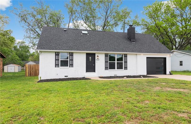 2107 Douglas Street, Bentonville, AR 72712