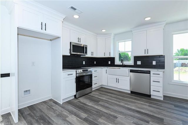 213 S English Street, Greensboro, NC 27401