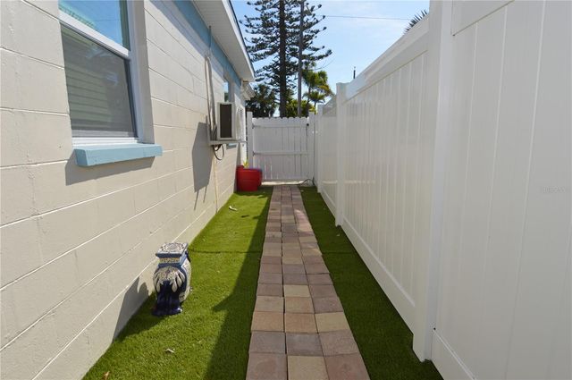 156 146TH AVENUE E A, Madeira Beach, FL 33708