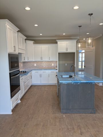 927 Licinius Ln, Murfreesboro, TN 37128