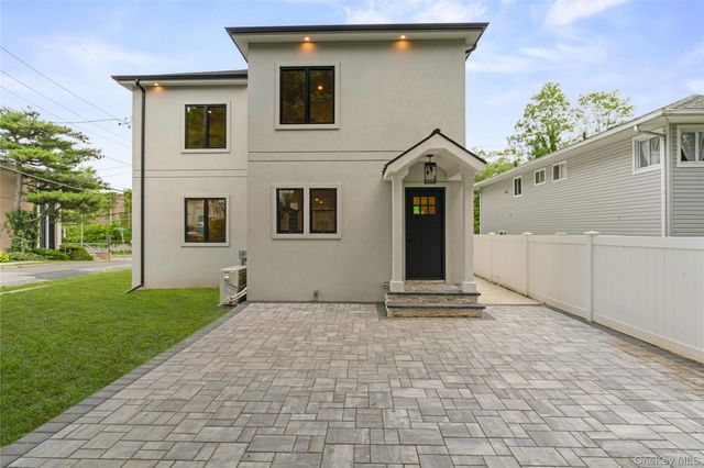 29 Garfield Place, Roslyn Heights, NY 11577