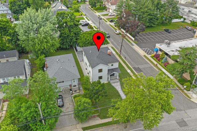 29 Garfield Place, Roslyn Heights, NY 11577