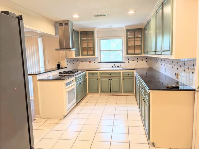 5559 Aspen Street, Bellaire, TX 77401