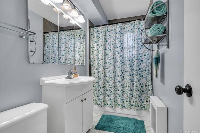 17 Edwards Street 3A, Roslyn Heights, NY 11577