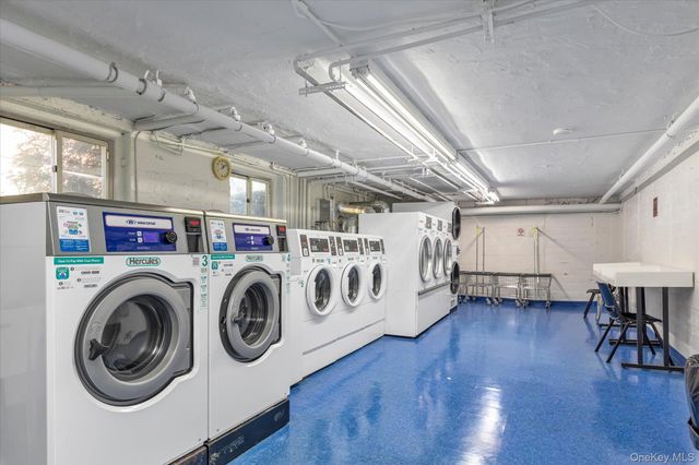 17 Edwards Street 3A, Roslyn Heights, NY 11577