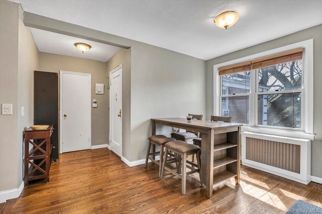 17 Edwards Street 3A, Roslyn Heights, NY 11577