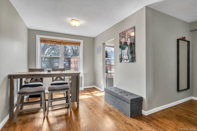 17 Edwards Street 3A, Roslyn Heights, NY 11577