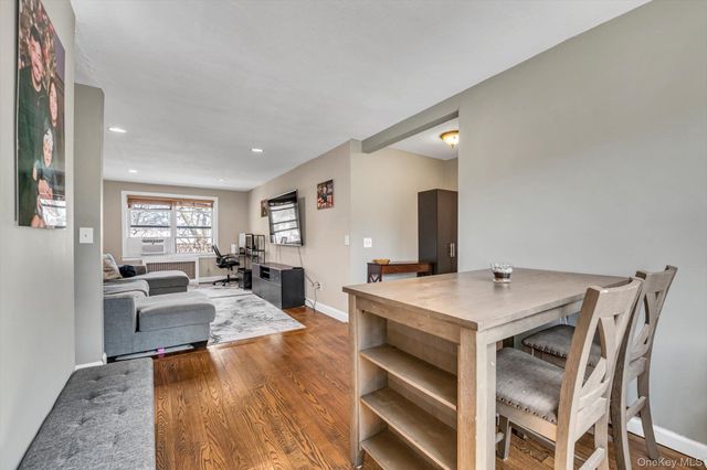 17 Edwards Street 3A, Roslyn Heights, NY 11577