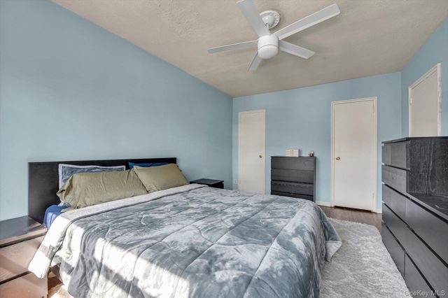 17 Edwards Street 3A, Roslyn Heights, NY 11577