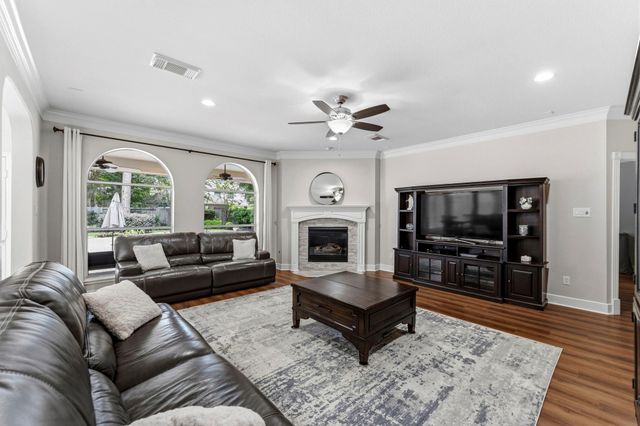 18 Keelrock Place, The Woodlands, TX 77382