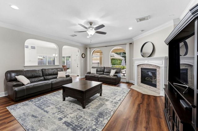 18 Keelrock Place, The Woodlands, TX 77382