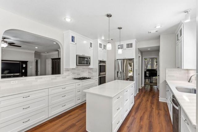 18 Keelrock Place, The Woodlands, TX 77382