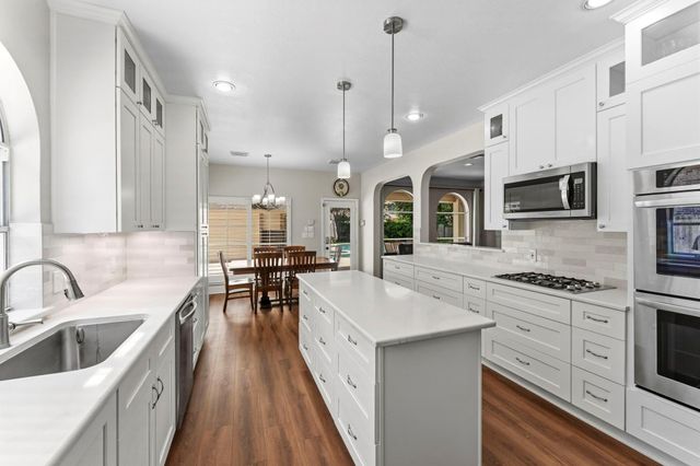 18 Keelrock Place, The Woodlands, TX 77382
