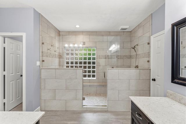 18 Keelrock Place, The Woodlands, TX 77382