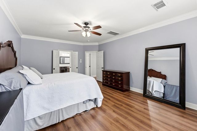 18 Keelrock Place, The Woodlands, TX 77382