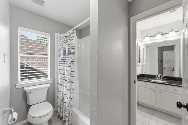 18 Keelrock Place, The Woodlands, TX 77382