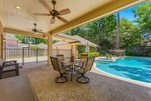 18 Keelrock Place, The Woodlands, TX 77382
