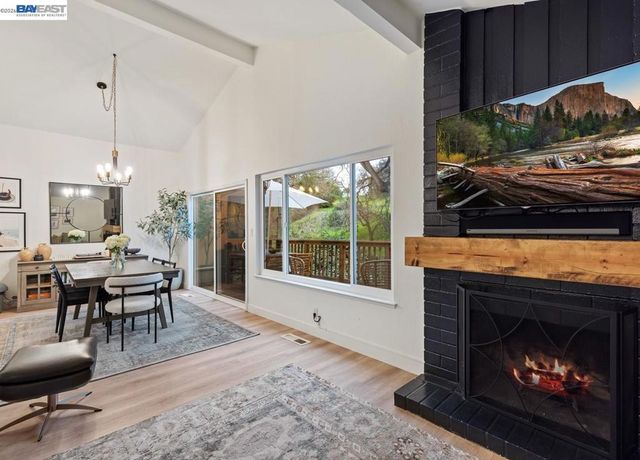 2103 Dapplegray Ln, Walnut Creek, CA 94596