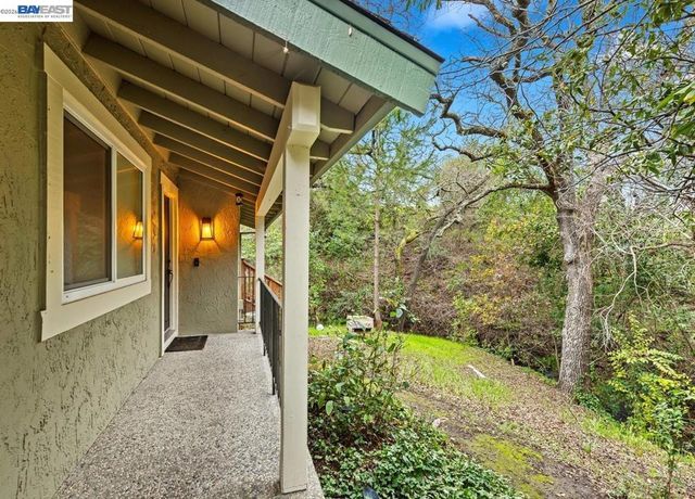 2103 Dapplegray Ln, Walnut Creek, CA 94596