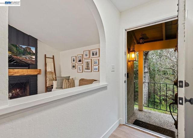 2103 Dapplegray Ln, Walnut Creek, CA 94596