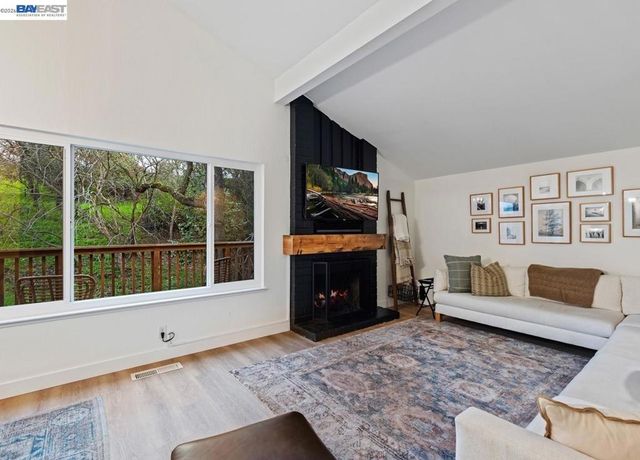 2103 Dapplegray Ln, Walnut Creek, CA 94596