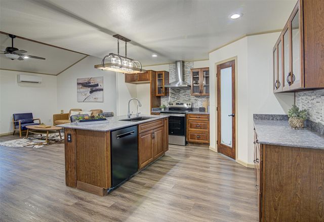 2848 Indian TRL, Kingsland, TX 78639