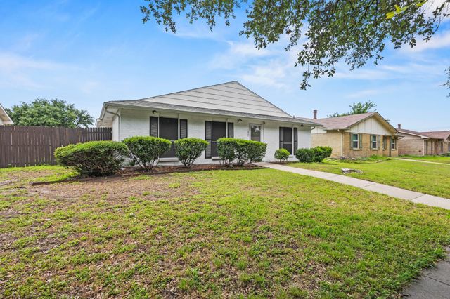1824 Chamberlain Drive, Carrollton, TX 75007