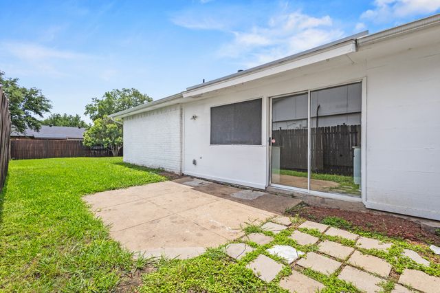 1824 Chamberlain Drive, Carrollton, TX 75007