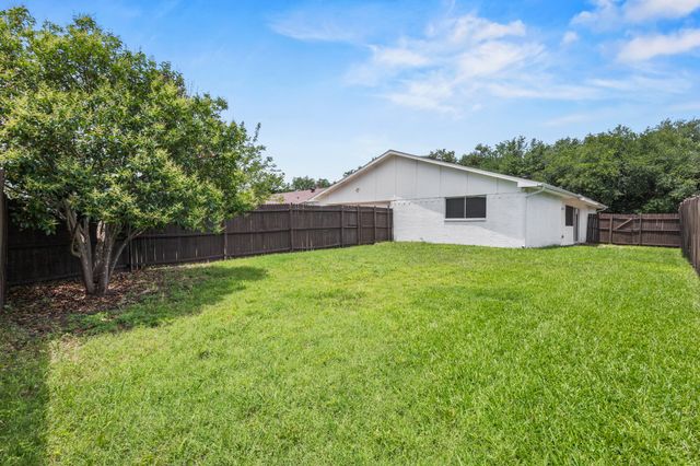 1824 Chamberlain Drive, Carrollton, TX 75007