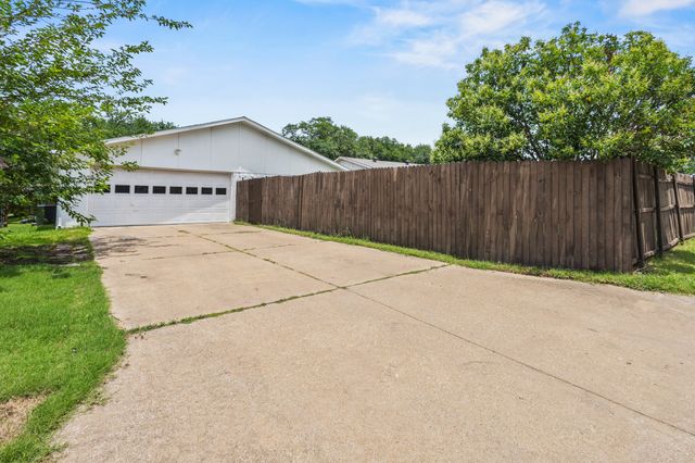 1824 Chamberlain Drive, Carrollton, TX 75007