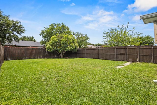 1824 Chamberlain Drive, Carrollton, TX 75007