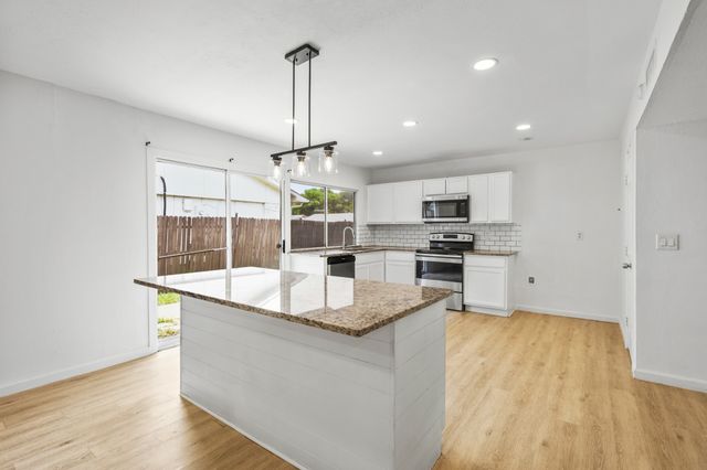 1824 Chamberlain Drive, Carrollton, TX 75007