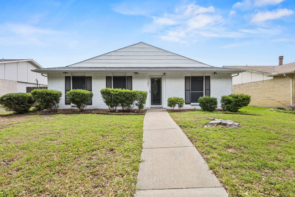 1824 Chamberlain Drive, Carrollton, TX 75007