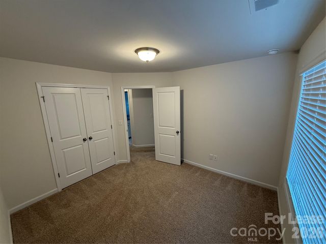 8627 Harris Lake Lane, Charlotte, NC 28269