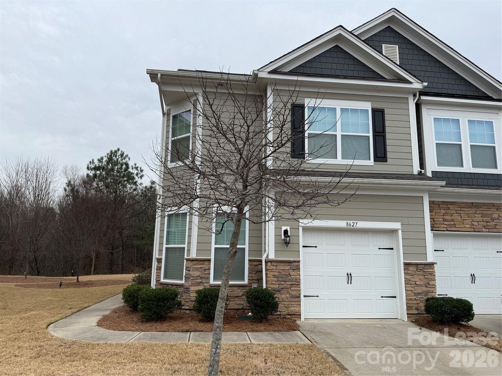8627 Harris Lake Lane, Charlotte, NC 28269