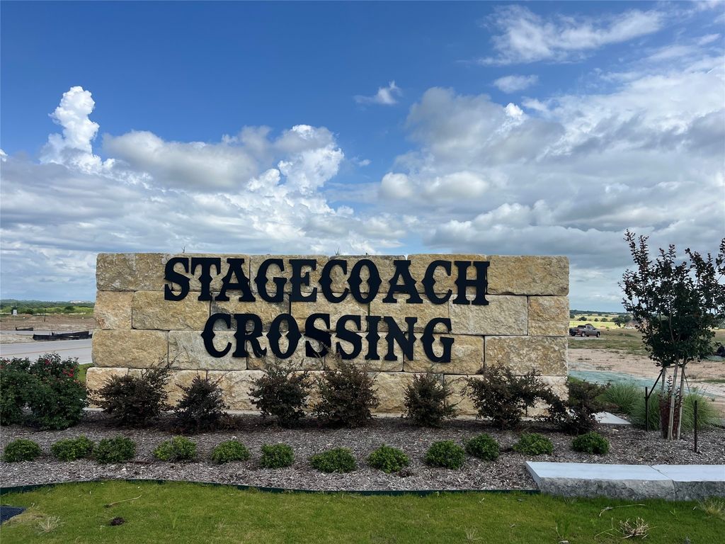 135 Singleton Way, Bridgeport, TX 76426
