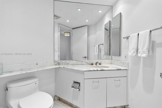 19500 Turnberry Way 20D, Aventura, FL 33180