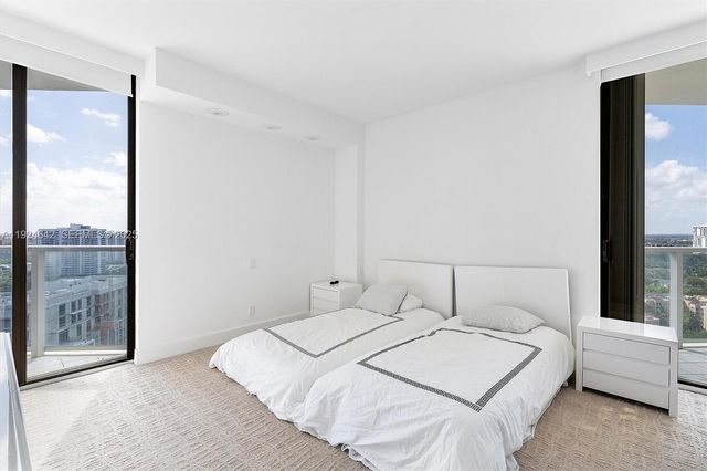 19500 Turnberry Way 20D, Aventura, FL 33180