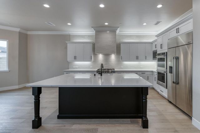 11574 N Range View Drive, Fresno, CA 93730