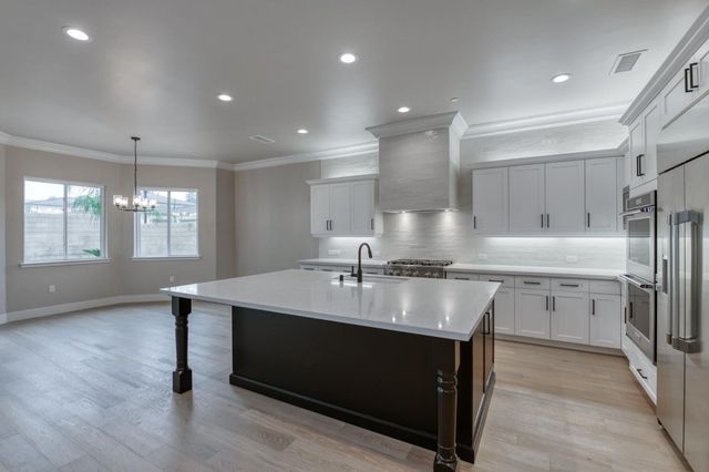 11574 N Range View Drive, Fresno, CA 93730