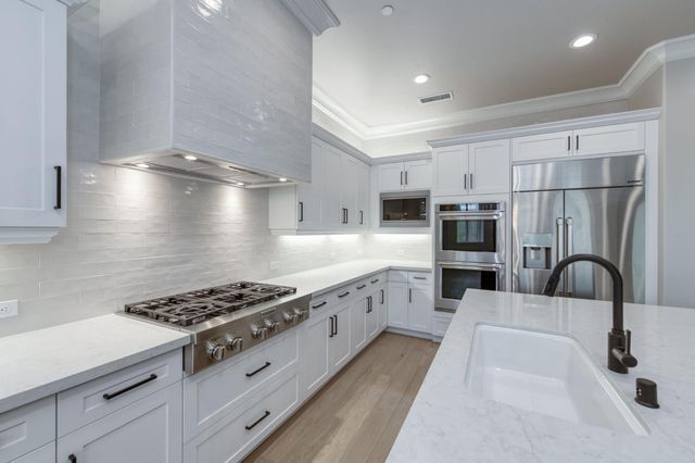 11574 N Range View Drive, Fresno, CA 93730