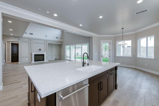 11574 N Range View Drive, Fresno, CA 93730