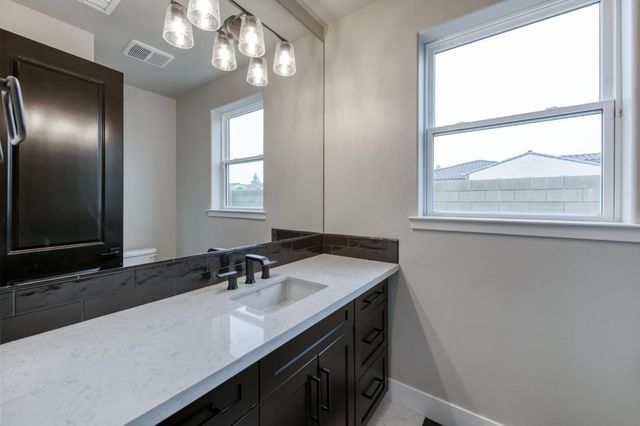 11574 N Range View Drive, Fresno, CA 93730