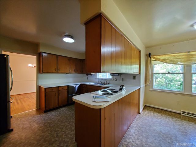 8276 Appleway Drive, Grand Blanc Charter Township, MI 48439