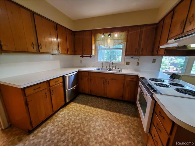 8276 Appleway Drive, Grand Blanc Charter Township, MI 48439