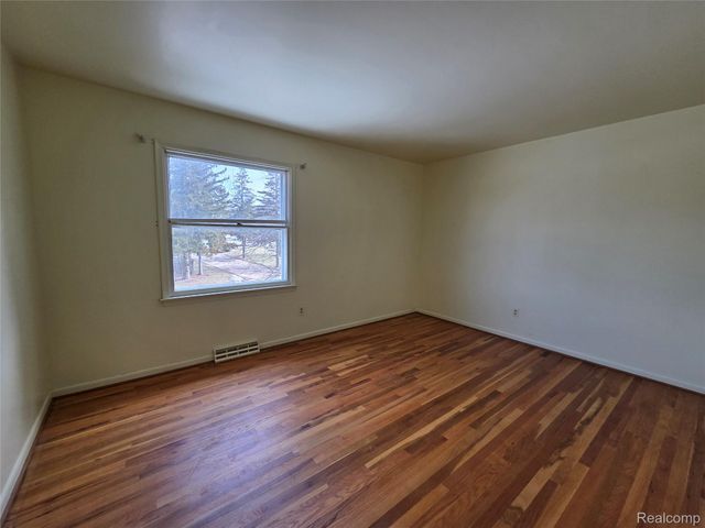 8276 Appleway Drive, Grand Blanc Charter Township, MI 48439