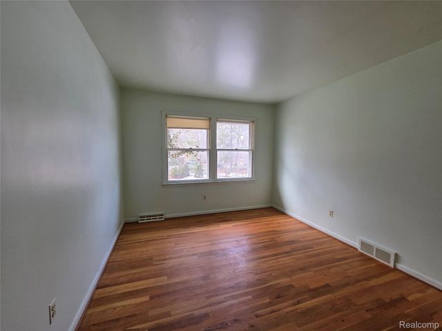 8276 Appleway Drive, Grand Blanc Charter Township, MI 48439